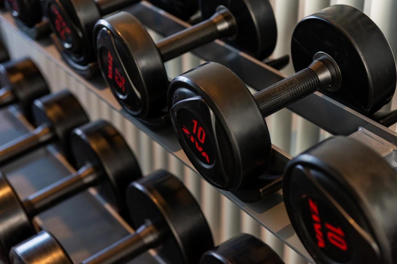 Arbour Hotel And Residence Pattaya Zewnętrze zdjęcie Dumbbells on a rack