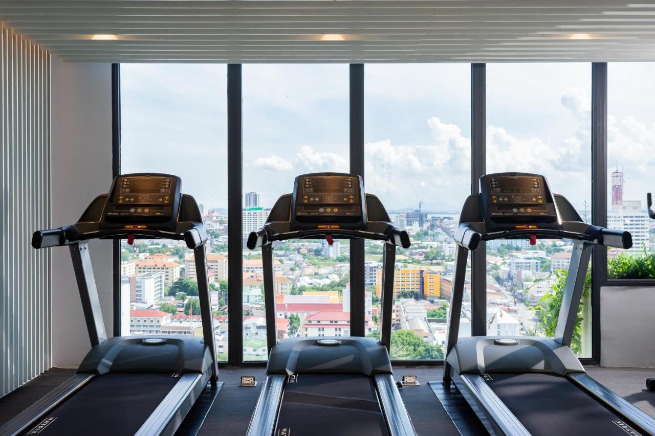Arbour Hotel And Residence Pattaya Zewnętrze zdjęcie Treadmills in a gym
