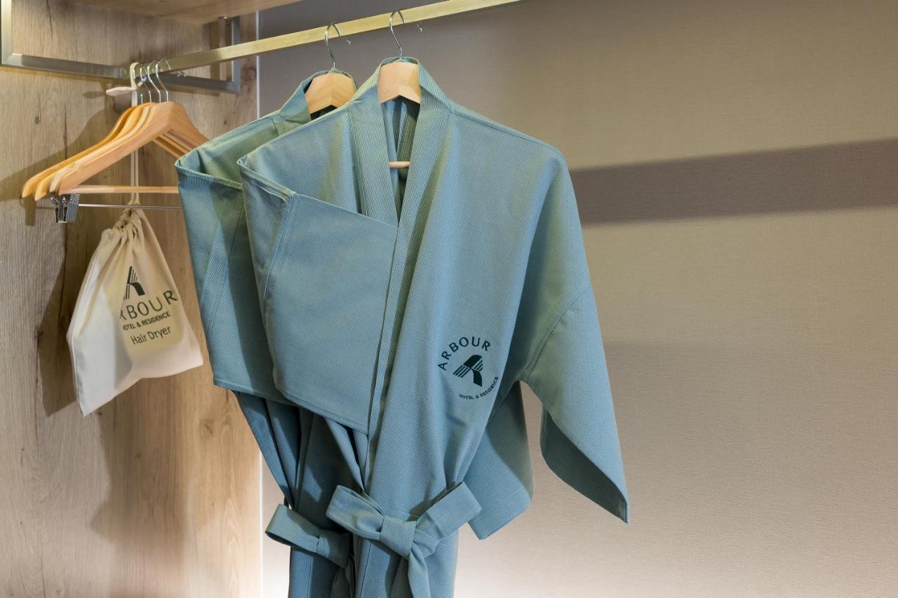 Arbour Hotel And Residence Pattaya Zewnętrze zdjęcie A bathrobe