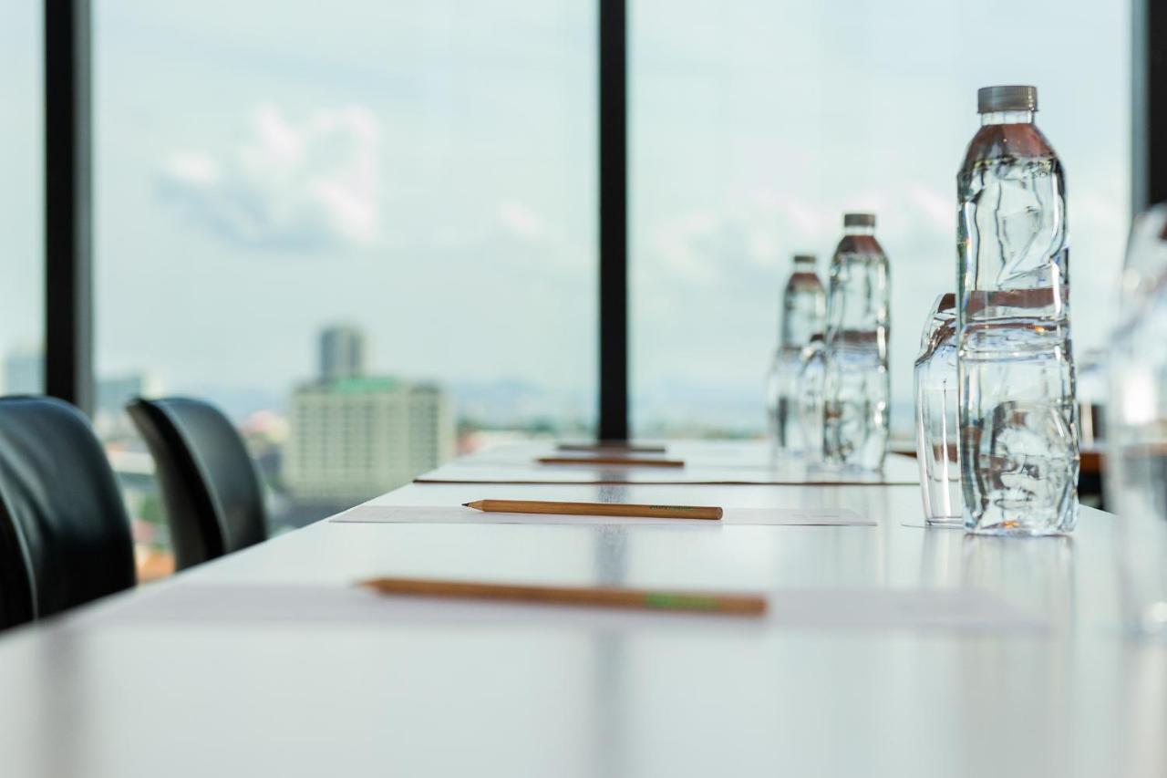 Arbour Hotel And Residence Pattaya Zewnętrze zdjęcie Bottled water on a conference table