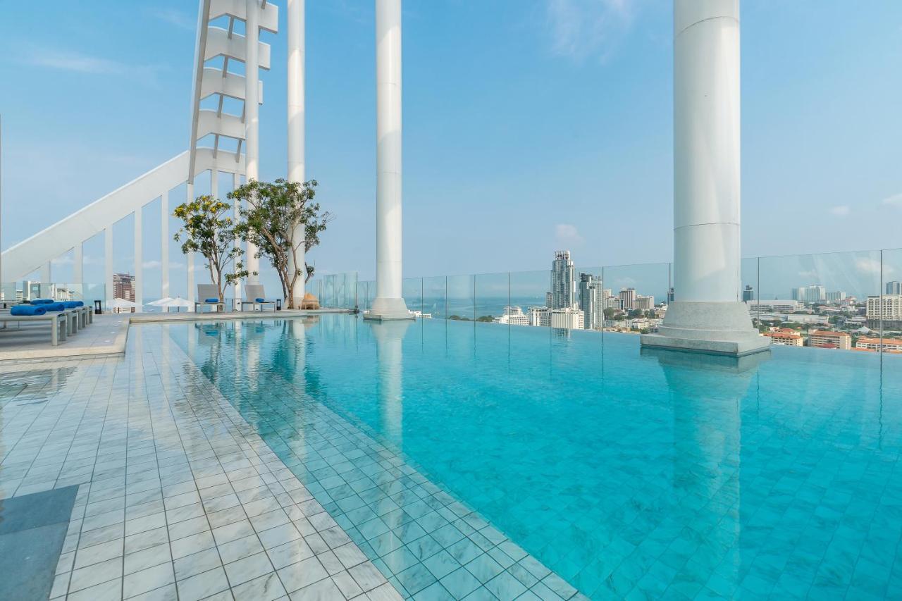 Arbour Hotel And Residence Pattaya Zewnętrze zdjęcie Infinity pool at the rooftop